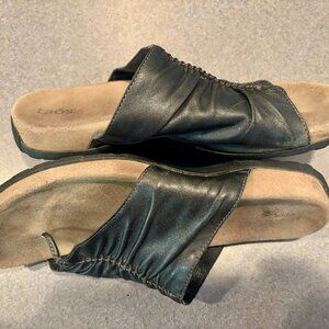 ~~Taos Footwear Gift 2 Women's Size US 10 Toe Loop Comfort Sandals Black Leather